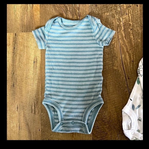 Carters Onsies Various Sizes Green and White (x3) - Picture 3 of 7